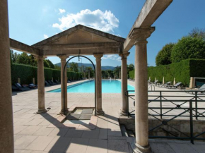 Гостиница Historical castle in Montbrun les Bains with pool  Монбрюн Ле Бен